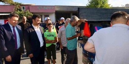 Kahta’da trafik güvenliği için çiftçilere reflektör dağıtıldı