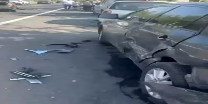 Diyarbakır’da seyir halindeki otomobil park halindeki 4 araca çarptı