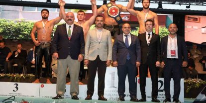 Büyükşehir güreşçisinden Cumhurbaşkanlığı Kupası’nda üçüncülük başarısı