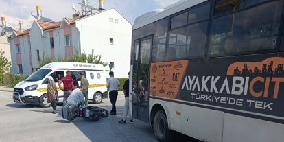 Erzincan’da midibüs ile motosiklet çarpıştı: 1 yaralı