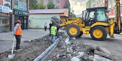 Ardahan Belediyenin kaldırım yenileme çalışmaları devam ediyor