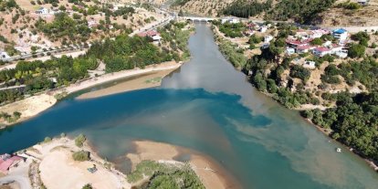 Tunceli’de iki nehir, yağış sonrası iki farklı renge büründü