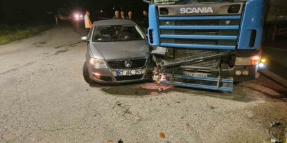 Zonguldak’ta tır ile otomobil çarpıştı