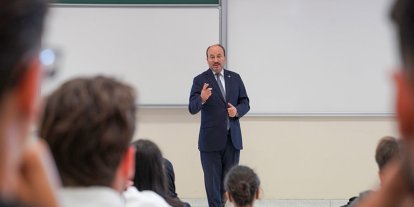 ETÜ’de 2026-2027 akademik yılının ilk dersini "Terörsüz Türkiye" temasıyla Rektör Çakmak verdi