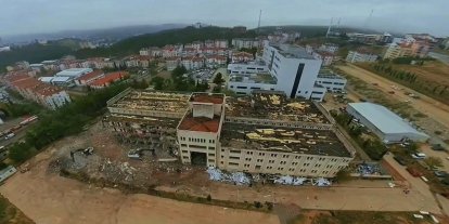 Boyabat’ta eski hastane binasının yıkımına başlandı