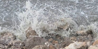 Van’da rüzgar etkili oldu: Van Gölü’nde dalgalar yükseldi, uçaklar ikinci denemede indi