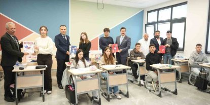 Yenişehir’de üniversite adaylarına 3 bin kitap desteği