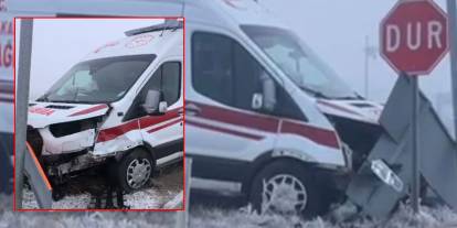 Kars'ta ambulans kaza yaptı, 2 yaralı var.