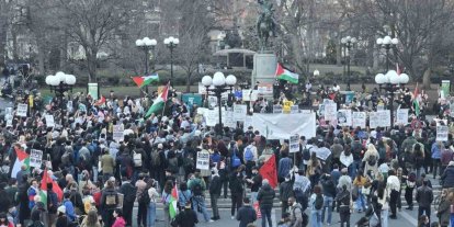 Columbia Üniversitesi’ndeki Filistinli aktivistin gözaltına alınmasını binlerce öğrenci protesto etti