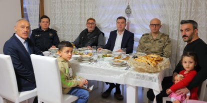 Vali Eldivan şehit ailesinin iftar sofrasına misafir oldu