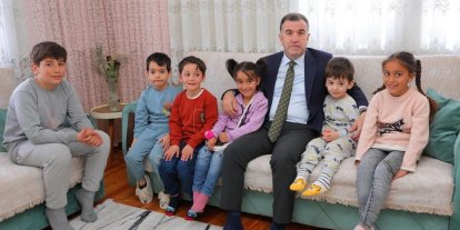 Vali Eldivan hane ziyaretlerinde bulundu