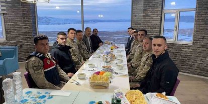 Arpaçay Kaymakamı Akköz, iftarda jandarma ile buluştu