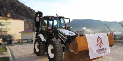 Çukurca Belediye Başkanı Demir, şirket aracını belediyeye tahsis etti