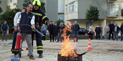 Mersin itfaiyesi afet ve yangın risklerine karşı vatandaşları bilgilendiriyor