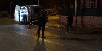 Ticari takside silahla yaralayıp yola attılar