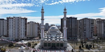 Kocasinan’da camiler, Ramazan ayında da gül kokuyor