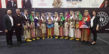 Bergama Spor Kulübü Halk Oyunları ekibi İzmir şampiyonu