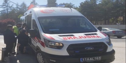 İşçi servisten inen kişiye motosiklet çarptı