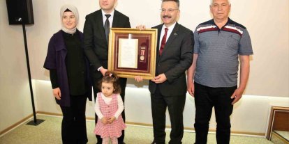Gazi polis memuruna Devlet Övünç Madalyası ve Beratı takdim edildi