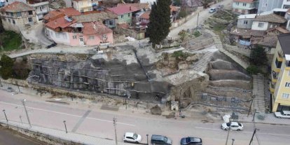 Demirci’de görüntü kirliliği oluşturan alana şelale yapılıyor