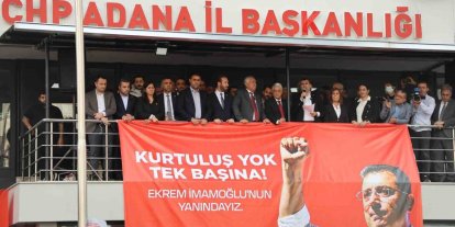 İmamoğlu’nun gözaltına alınması sonrası Adana’da CHP’liler partide toplandı