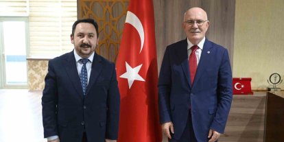Uşak Kent Konseyi’nden Uşak Üniversitesi öğrencilere hediye çeki  verildi