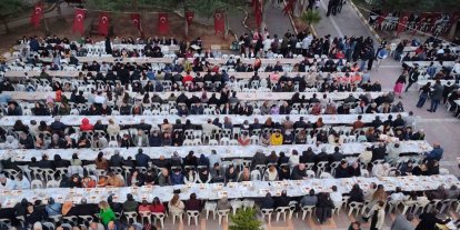 Okul bahçesinde şehitler için iftar düzenlendi