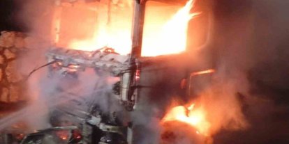 Mersin’de yanan tır kullanılamaz hale geldi
