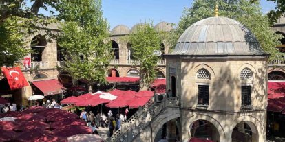 Bursa’nın tarihi çarşıları ve Hanlar Bölgesi’nde hafta sonu yoğunluğu