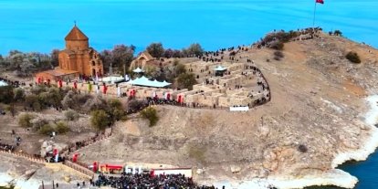 Akdamar Adası’nı 2 günde 30 bin kişi ziyaret etti