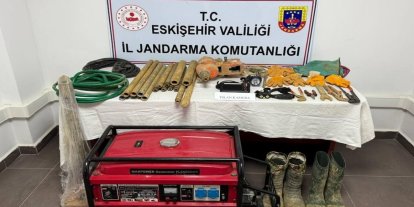 Eskişehir’de kaçak kazı yapan şahıslar suçüstü yakalandı