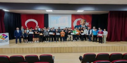 Matematik Olimpiyatları’nda dereceye giren öğrenciler ödüllerini aldı