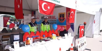 Ödemiş’te Jandarma trafik ekiplerinden fuar alanında bilgilendirme standı