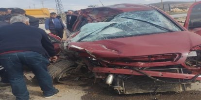 Otomobil, kamyonla çarpıştı 14 yaşındaki sürücü hayatını kaybetti