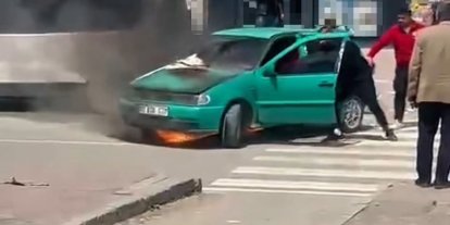 Iğdır’da park halindeki otomobil alev aldı