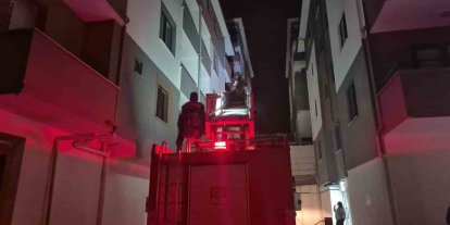 Evde uyuya kalan çocuk mahalleyi ayağa kaldırdı