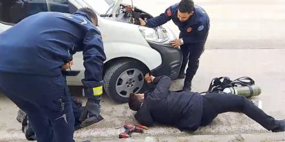 İtfaiye ekiplerinin kedi kurtarma operasyonu kamerada