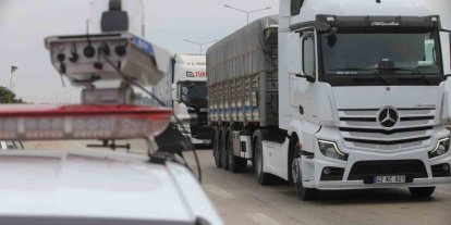 Bu radar kural tanımazlara geçit vermiyor...Aynı anda 4 araca ceza yazıyor