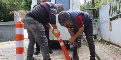 Nazilli’de izinsiz asılan tabela ve dubalara söküldü