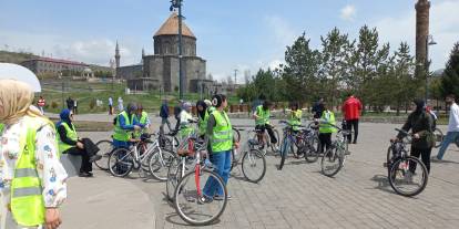 Kars'ta pedallar sağlıklı yaşam için çevrildi