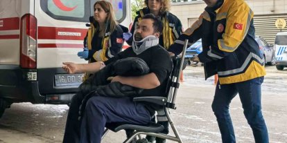İnegöl’de yağışta kayan otomobil kamyona çarptı: 1 yaralı