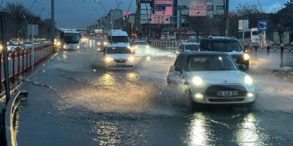 Kayseri’yi sağanak vurdu, itfaiye ekipleri teyakkuza geçti