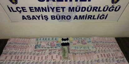 Salihli’de aranan şahıslar kumar oynarken yakaladı