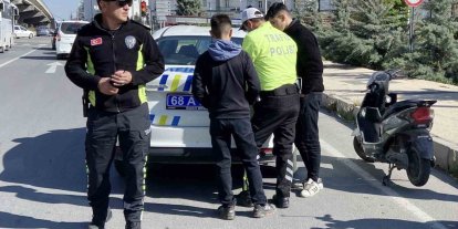 16 yaşında ehliyetsiz, plakasız ve kasksız motora bindi, 54 bin lira ceza yedi