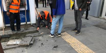 Kars'ta bozulan kaldırımlara müdahale başladı!