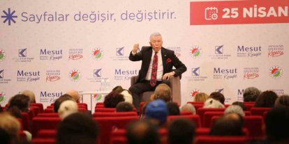 Uğur Dündar, Kepez Kitap Fuarı’nda anılarını paylaştı