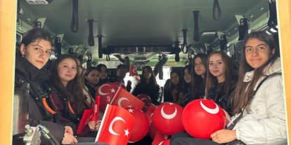 Liseli öğrencilerden Söğüt Jandarma Ulaştırma Eğitim Merkezi Komutanlığına anlamlı ziyaret