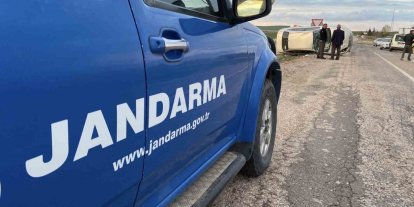 Takla atan otomobilden burnu bile kanamadan kurtuldu