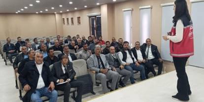 Muhtarlar ve azalara bilgilendirme sunumu yapıldı.