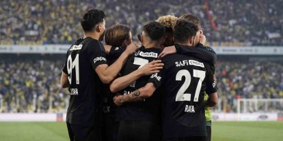 Trendyol Süper Lig: Fenerbahçe: 0 - Beşiktaş: 1 (İlk yarı)